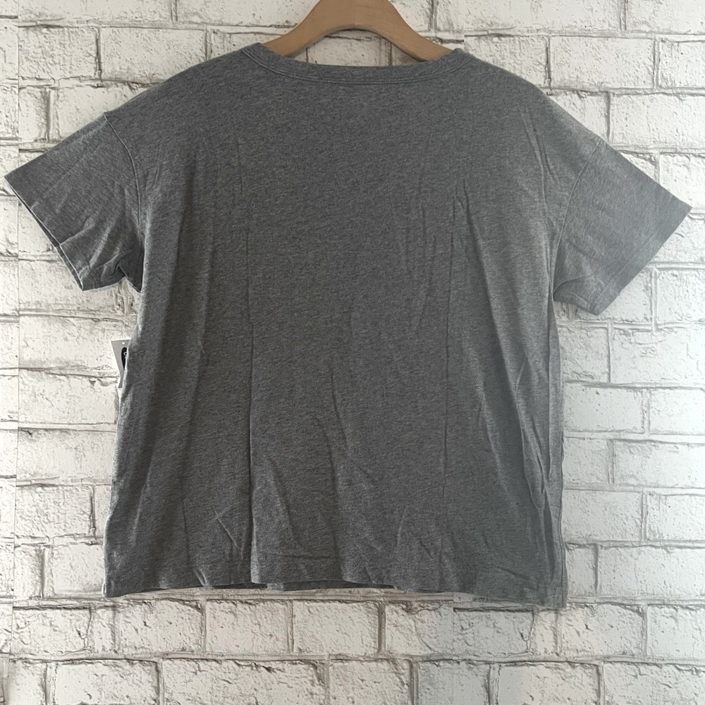 NWT Loose-Fit Santa Believe Graphic  Easy Tee | Old Navy size Medium Gray - Picture 2 of 4